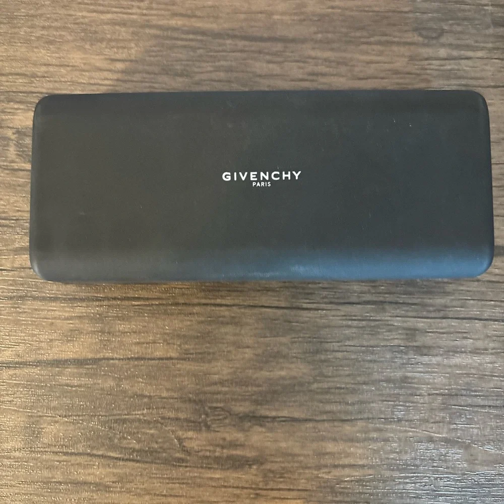 Givenchy sunglasses - Picture 10 of 10